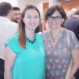 La profesora Gema Romero, a la izquierda, con Gema Andrés, derecha.